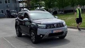 Dacia vai renovar Duster e unidades pré-produção já foram apanhadas a circular thumbnail