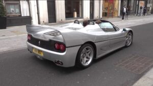 Ferrari F50 com escape direto solta o rugido do motor V12 thumbnail