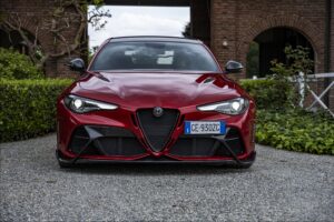 Estava a pensar comprar um Alfa Romeo Giulia GTA? O desportivo já está esgotado thumbnail