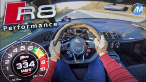 Veja a facilidade com que o Audi R8 Spyder Performance supera os 300 km/h thumbnail