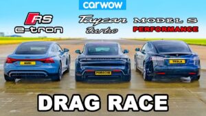 Audi RS e-tron GT enfrenta Porsche Taycan e Tesla Model S Performance em drag race thumbnail