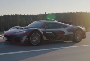 Mercedes-AMG One já anda na via pública thumbnail