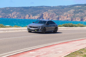 Conduzimos o Peugeot 508 PSE, o primeiro de uma nova geração de desportivos da marca thumbnail