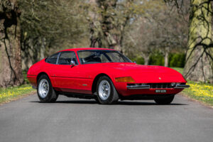 Ferrari 365 GTB/4 Daytona que pertenceu a Elton John vai a leilão thumbnail