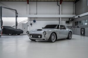 RML Group cria réplica do Ferrari 250 GT SWB com sotaque inglês thumbnail