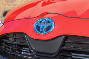 Toyota acredita que ainda é cedo para focar-se apenas em carros elétricos thumbnail