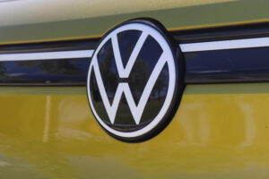 Volkswagen deve abandonar carros a combustão na Europa em 2035 thumbnail