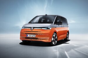 Nova Volkswagen Multivan presta homenagem aos antecessores e estreia versão PHEV thumbnail
