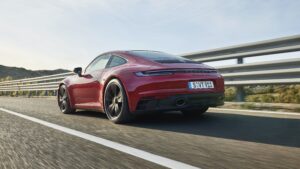 Novo Porsche 911 GTS, a nova versão mais potente do que o Carrera S já tem preço em Portugal thumbnail
