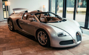 Bugatti restaura protótipo que deu origem ao Veyron Grand Sport thumbnail