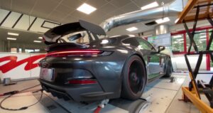 Veja como “grita” o Porsche 911 GT3 no banco de potência thumbnail