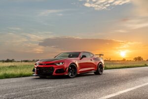 Como celebrar o 30º aniversário? A Hennessey criou uma edição limitada do Camaro com 1000 cv thumbnail