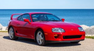 Este Toyota Supra de 1995 está a ser leiloado e licitação mais alta já superou os 115 mil euros thumbnail