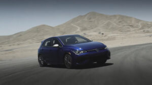 Tanner Foust faz demonstração de drift com o Volkswagen Golf R thumbnail