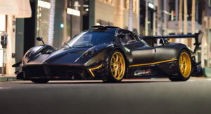 Pagani Zonda R Evolution. Só foram feitos 10 exemplares e um deles procura novo dono thumbnail