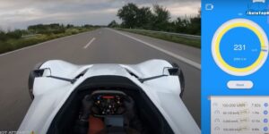 Bac Mono, o monolugar homologado para estrada “a fundo” na Autobahn thumbnail