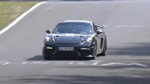 Porsche 718 Cayman GT4 RS apanhado em Nürburgring thumbnail