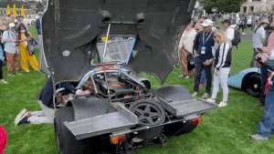Homem tenta ligar Porsche 917, mas esqueceu-se de que o mesmo estava engatado thumbnail