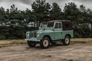 Everrati cria conversão elétrica do Land Rover Series II thumbnail