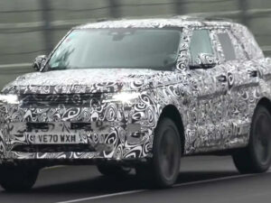 Range Rover Sport SVR camuflado continua a realizar testes em circuito thumbnail