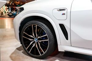 Pirelli equipa um em cada três carros elétricos no Munich IAA Mobility Show thumbnail