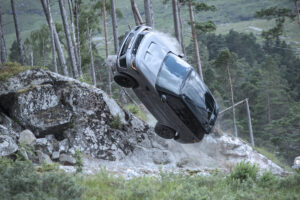 Veja o que “sofrem” os Range Rover Sport SVR que entram no novo filme de James Bond thumbnail