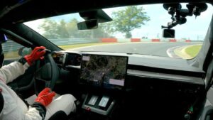 Elon Musk diz que Tesla Model S Plaid bateu tempo de Porsche Taycan em Nürburgring thumbnail