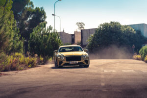 Bentley prova que o luxuoso Continental GT Speed também sabe fazer drift thumbnail