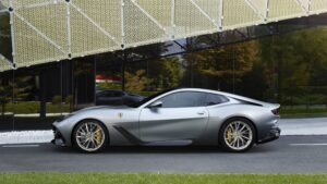 Ferrari BR20, o novo one-off com motor V12 e carroçaria coupé de dois lugares thumbnail