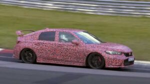 Novo Honda Civic Type R visto em testes no circuito de Nürburgring thumbnail
