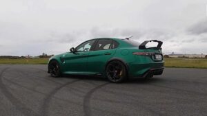 Veja como acelera o Alfa Romeo Giulia GTAm thumbnail