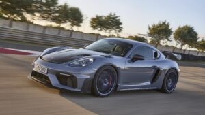 Novo Porsche 718 Cayman GT4 RS, o novo topo de gama feito para quem gosta de conduzir thumbnail