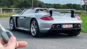 Porsche Carrera GT supera os 300 km/h na autobahn thumbnail