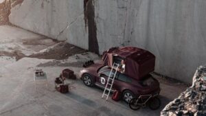 Por 220 mil euros pode ter um Porsche Taycan com uma tenda no tejadilho thumbnail