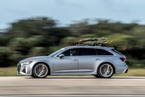 Audi RS 6 modificada pela Hennessey é a carrinha mais rápida do mundo com árvore de Natal no tejadilho thumbnail