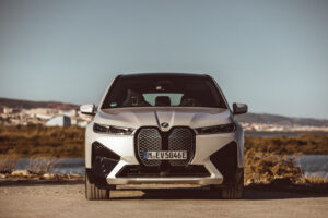 BMW iX vai receber versão M com mais de 600 cv thumbnail