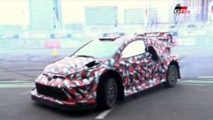 CEO da Toyota mostra dotes de condução ao volante do Toyota GR Yaris thumbnail