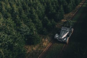 Morgan Plus Four CX-T celebra chegada do Natal no meio da lama thumbnail