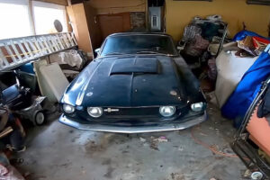 Shelby Mustang GT500 escondido durante quase 40 anos thumbnail