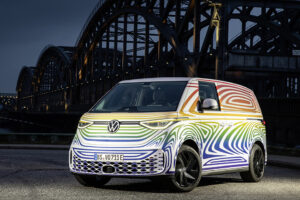 A versão contemporânea do Volkswagen Bus será apresentada a 9 de março thumbnail