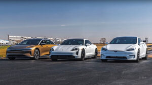 Tira-teimas. Afinal, qual é o elétrico mais rápido? Lucid, Porsche ou Tesla? thumbnail