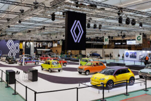 Renault está a celebrar os 50 anos do seu icónico Renault 5 na Rétromobile deste ano thumbnail