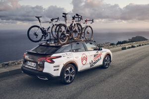 Citroën renova parceria com a equipa de ciclismo AG2R, usando o novo C5 X thumbnail
