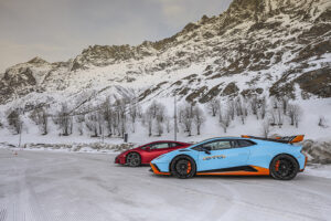 Evento da Lamborghini leva clientes da marca até às montanhas no norte de Itália thumbnail