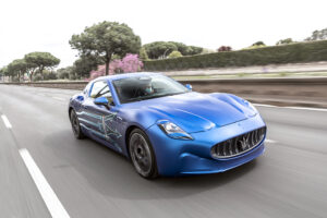 Confirma-se! O Maserati Coupé azul era mesmo o novo GranTurismo Folgore thumbnail