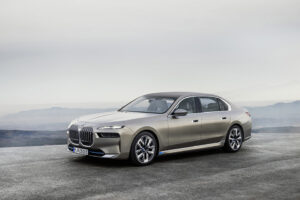 BMW i7 está prestes a chegar e a mudar a visão de um sério topo-de-gama thumbnail