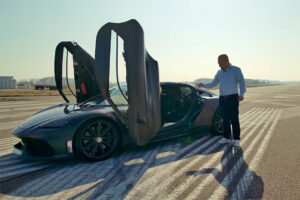 Christian von Koenigsegg faz atualização sobre o desenvolvimento do Gemera thumbnail