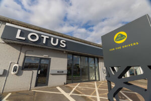 Renovação da Lotus inclui uma nova imagem nos concessionários thumbnail
