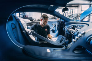 Interior do Bugatti Centodieci inspira-se no EB110 original em diversos detalhes thumbnail