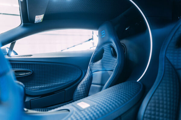 Interior do Bugatti Centodieci inspira-se no EB110 original em diversos ...